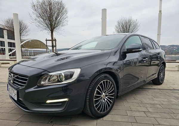 Volvo V60 cena 41900 przebieg: 192000, rok produkcji 2013 z Urzędów małe 562